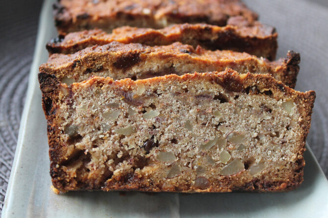 Veganer, leckerer Energie-Kuchen mit Bananen