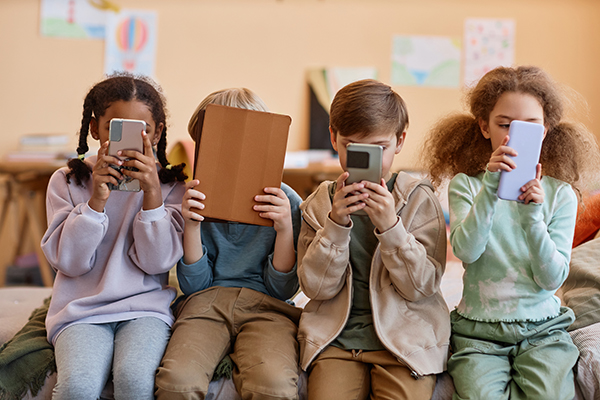 Study links BLUE LIGHT from smartphones and tablets to EARLY PUBERTY